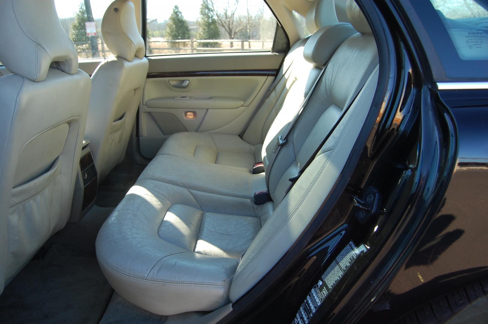 2004 Black /Gray leather Volvo S80 2.5t (YV1TS59H541) with an 2.5 liter turbo 5 cylinder engine, Automatic transmission, located at 6528 Lower York Road, New Hope, PA, 18938, (215) 862-9555, 40.358707, -74.977882 - Here for sale is a freshly traded, well serviced 2004 Volvo S80 2.5T sedan. Under the hood is a good running 2.5 liter turbocharged 5 cylinder which puts power to the front wheels via a smooth shifting automatic transmission. Features include; Gray leather interior, keyless entry system, one maste - Photo#11